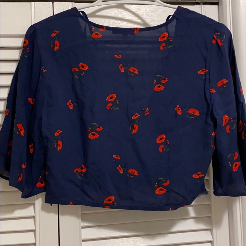 Bleuh Ciel Floral Flutter Sleeve Crop Top - Picture 6 of 6